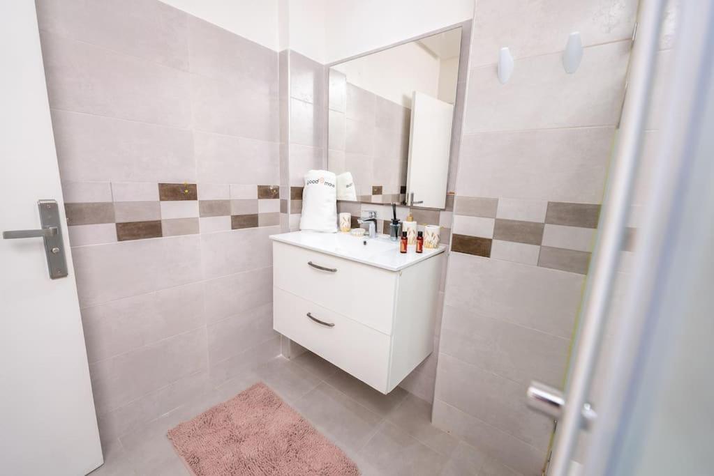 Tradition Meets Modern: 2Br Flat In Rabat Hassan Exterior foto